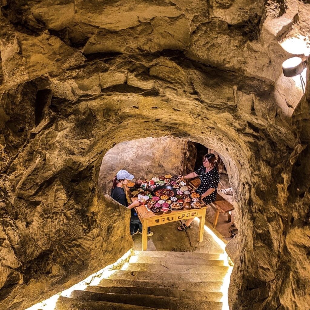Chongqing Air-Raid Shelter Hot Pot1 Eating hot pot in a Chongqing air-raid shelter