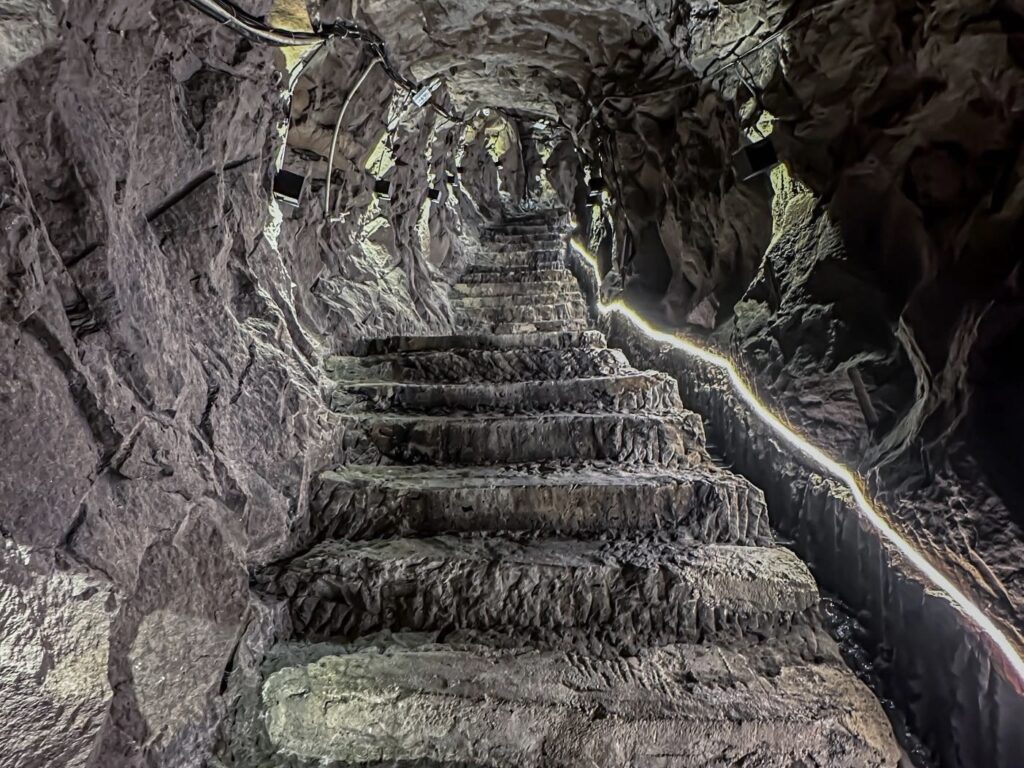 Chongqing's steep mountain city 1 Chongqing Mountain City