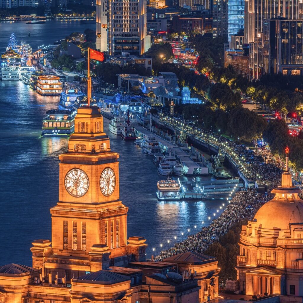 Shanghai colonial architecture vs. Pudong skyline