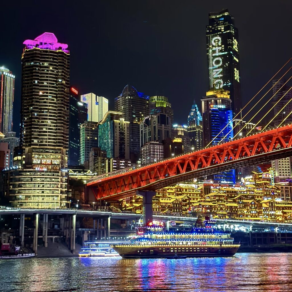 Hongya Cave4 Best view of Hongya Cave from Qiansimen Bridge at night